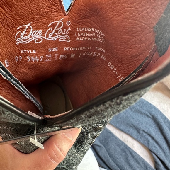 Dan post leather stud - Picture 5 of 8